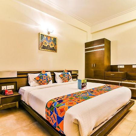 גורגאון Fabhotel Oasis Dlf Phase 3 מראה חיצוני תמונה