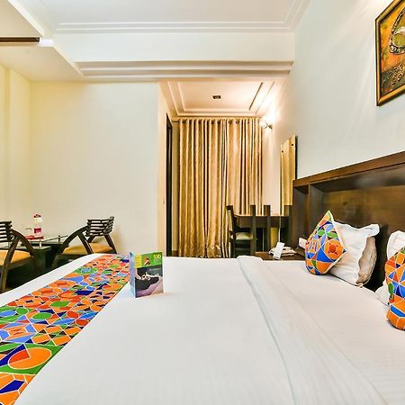 גורגאון Fabhotel Oasis Dlf Phase 3 מראה חיצוני תמונה