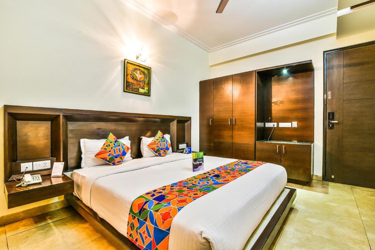 גורגאון Fabhotel Oasis Dlf Phase 3 מראה חיצוני תמונה