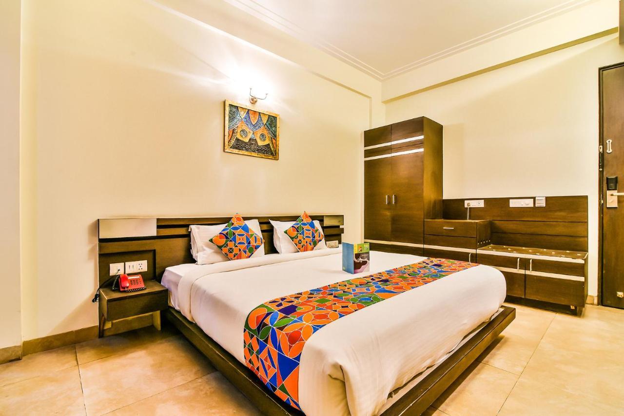 גורגאון Fabhotel Oasis Dlf Phase 3 מראה חיצוני תמונה