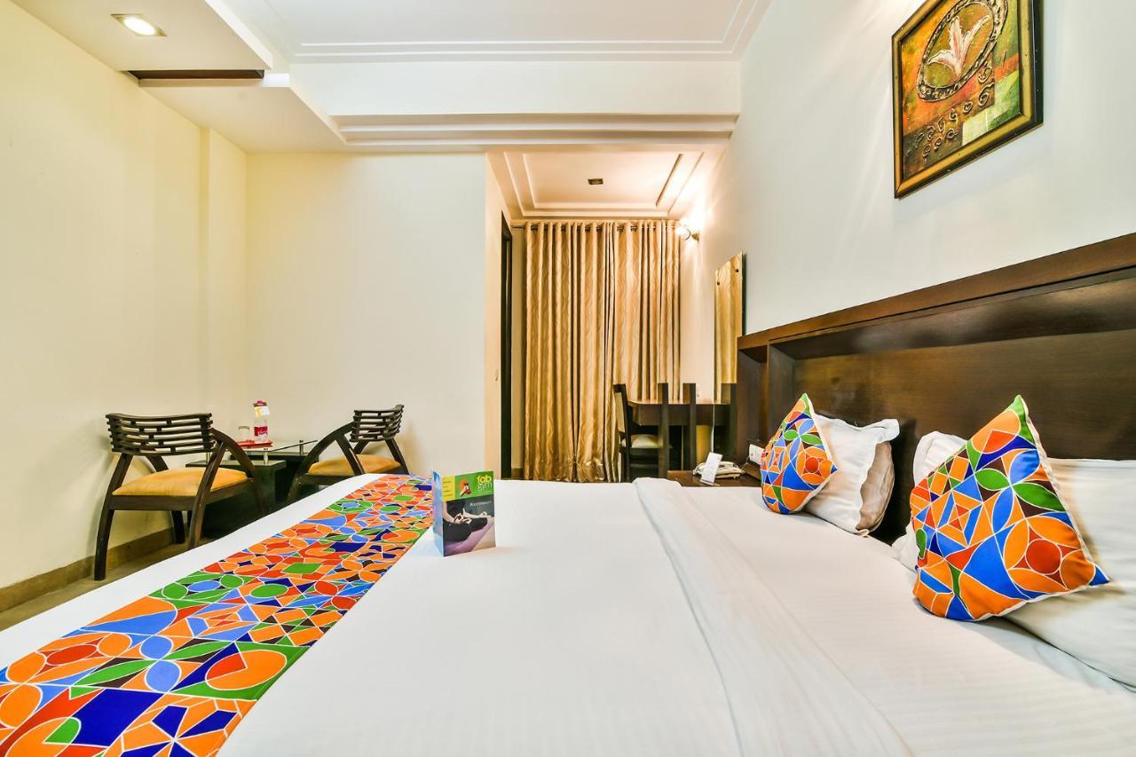 גורגאון Fabhotel Oasis Dlf Phase 3 מראה חיצוני תמונה