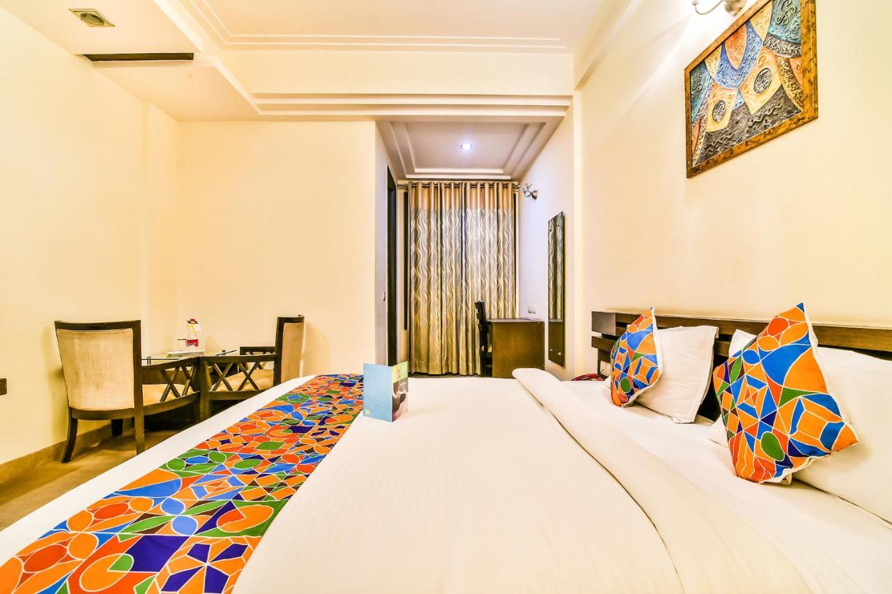 גורגאון Fabhotel Oasis Dlf Phase 3 מראה חיצוני תמונה
