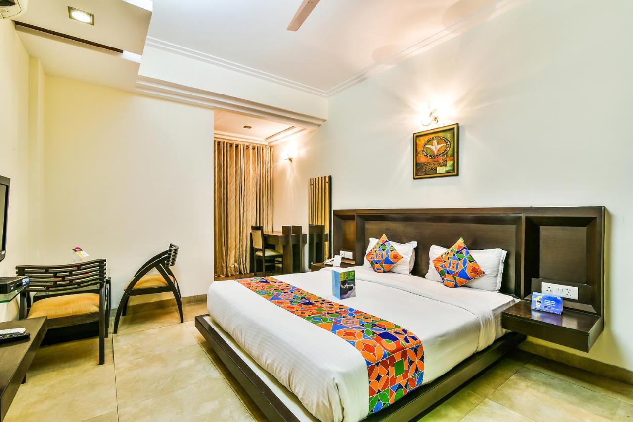 גורגאון Fabhotel Oasis Dlf Phase 3 מראה חיצוני תמונה